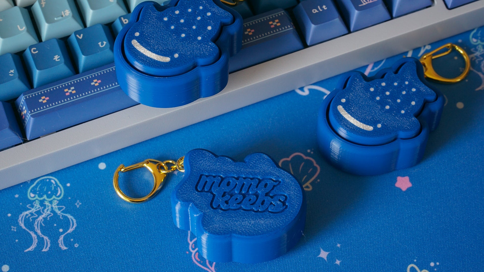 whale shark (jinbei) clicky keychain – momokeebs
