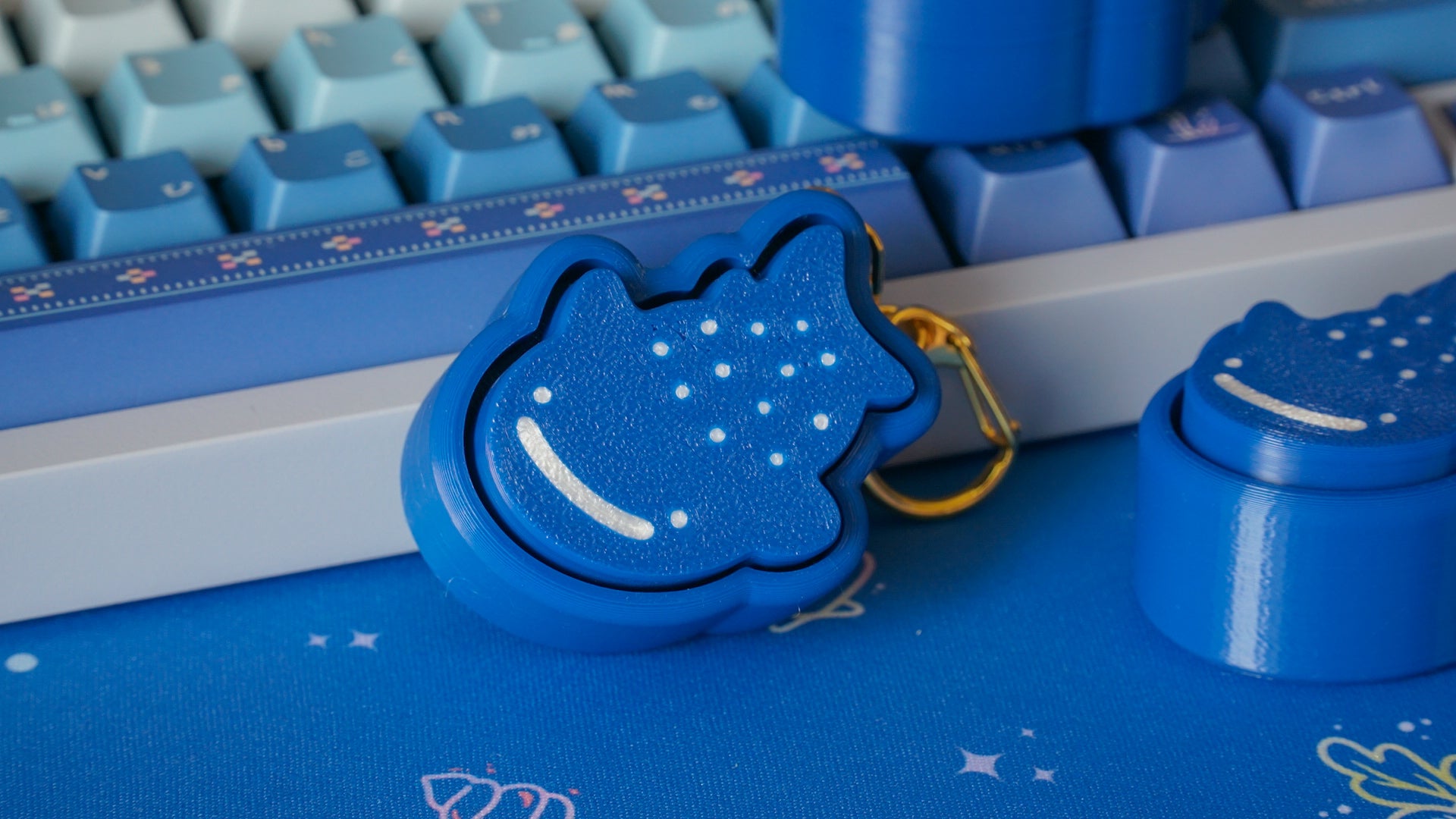 whale shark (jinbei) clicky keychain – momokeebs